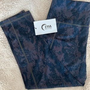 ZYIA Charcoal Mood Light n Tight Hi-Rise Capri 20” (size 8-10)